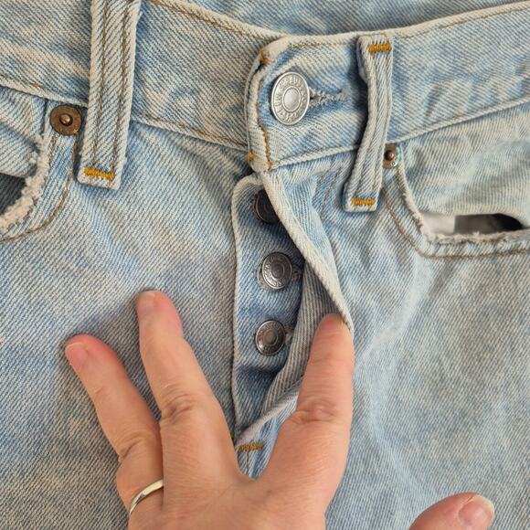 Levi's Jeans Women 25 Light Blue Distressed Button Fly Tapered Pants 100% Cotton - Picture 13 of 16